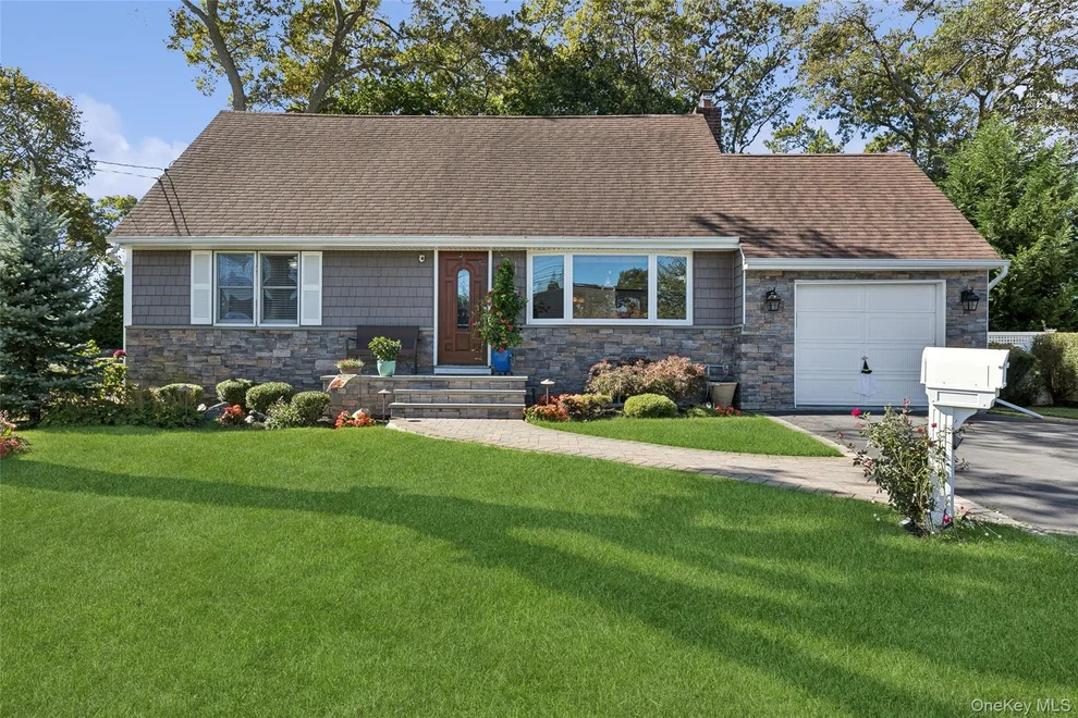 Unit for sale at 320 W 11th Street, Babylon, NY 11729