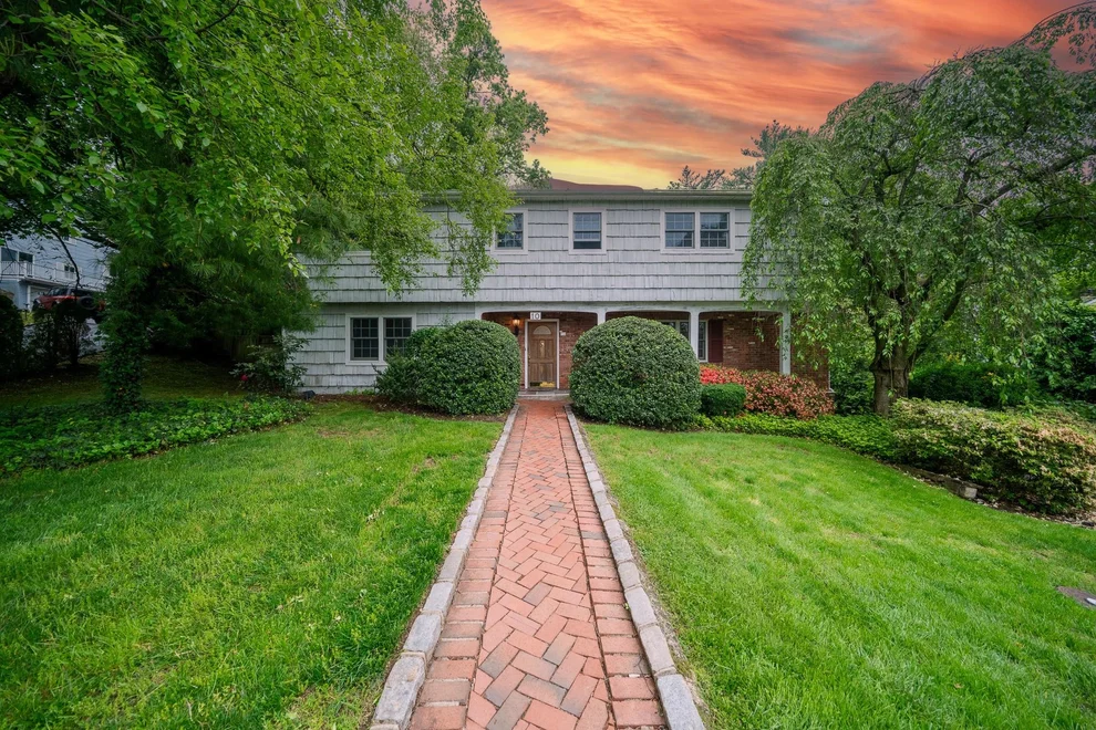 Unit for sale at 10 Hickory Lane, Glen Cove, NY 11542