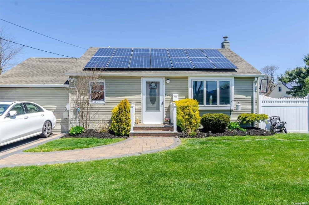 Unit for sale at 291 4th Avenue, Islip, NY 11706