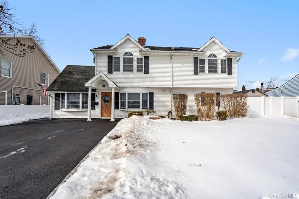 Unit for sale at 33 Skylark Lane, Hempstead, NY 11756