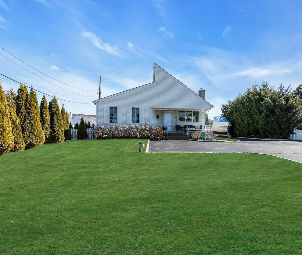 Unit for sale at 237 Baylawn Avenue, Babylon, NY 11726