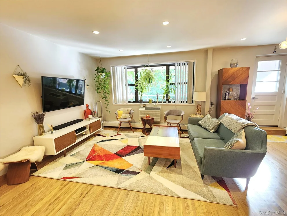 Unit for sale at 25 Park Place, North Hempstead, NY 11021