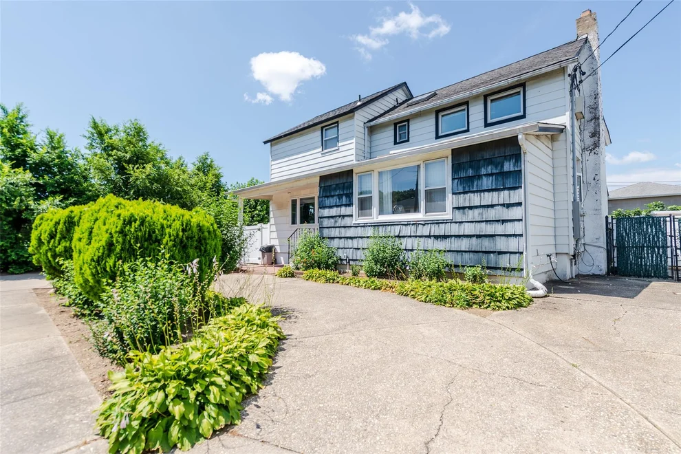 Unit for sale at 2962 Deen Street, Hempstead, NY 11572