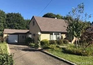Unit for sale at 29 Fieldstone Drive, Oyster Bay, NY 11791