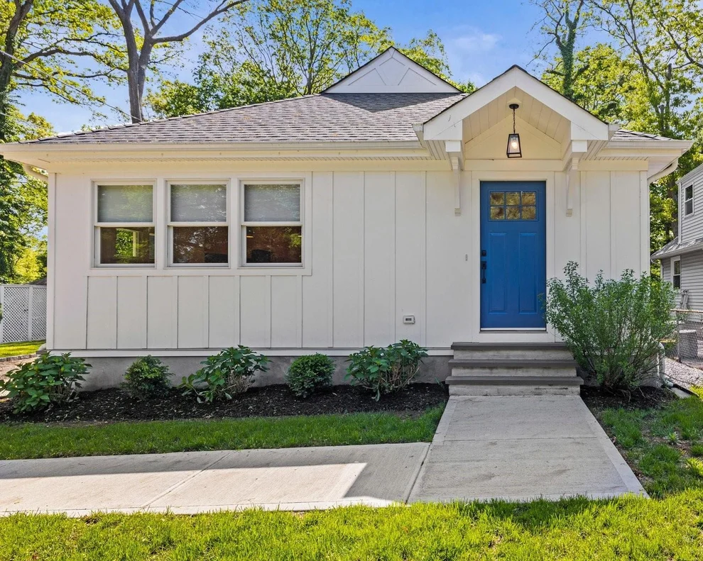 Unit for sale at 650 Washington Drive, Huntington, NY 11721