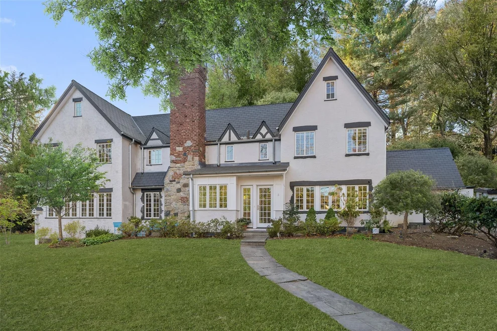 Unit for sale at 5 Carstensen Road, Scarsdale, NY 10583