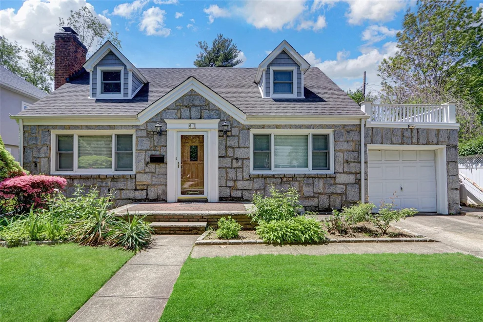 Unit for sale at 61 Maple Drive, North Hempstead, NY 11040