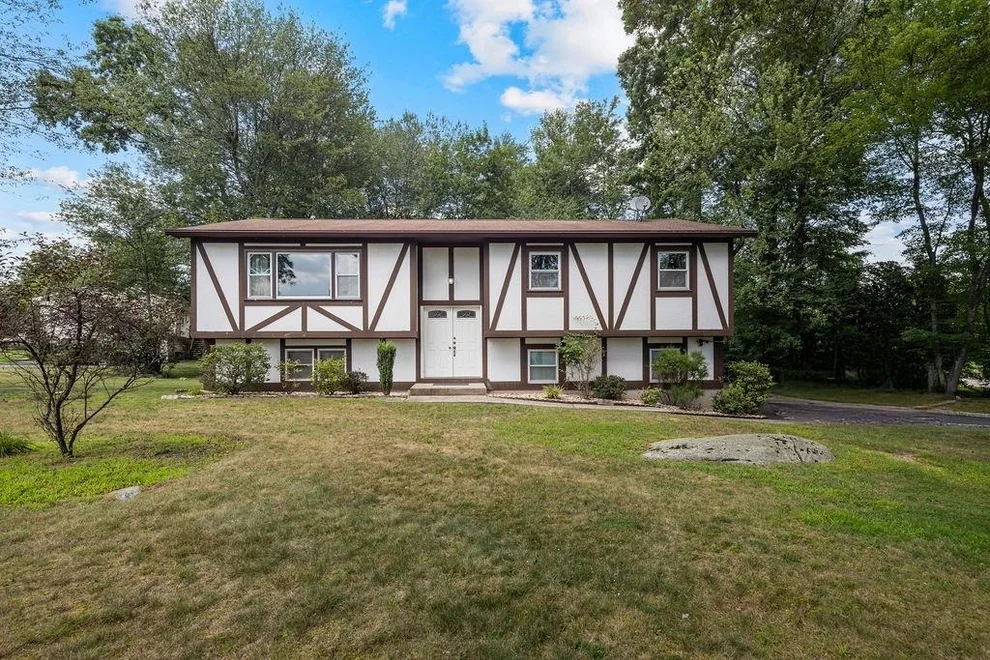 Unit for sale at 16 Green Bower Lane, Clarkstown, NY 10956