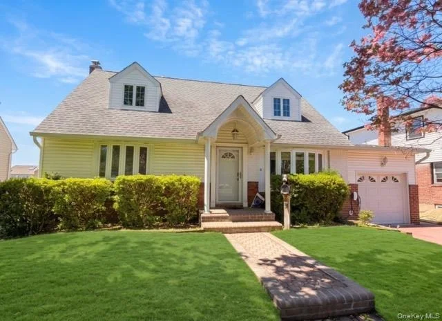 Unit for sale at 31 Stoothoff Drive, North Hempstead, NY 11040