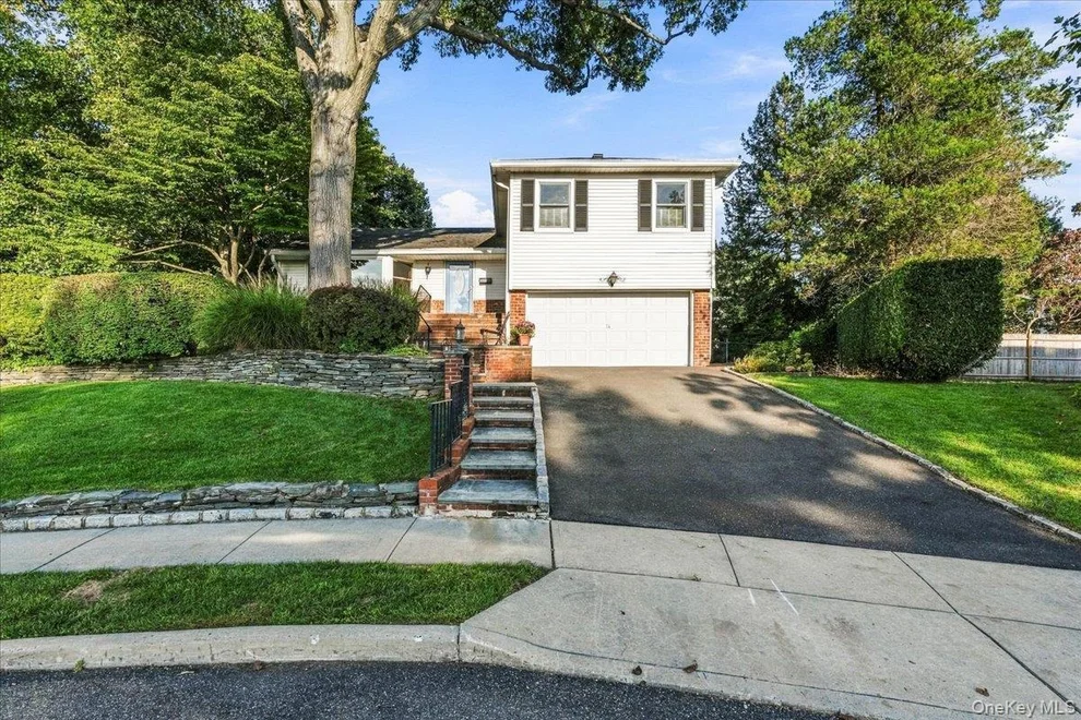 Unit for sale at 11 Tulip Lane, North Hempstead, NY 11050