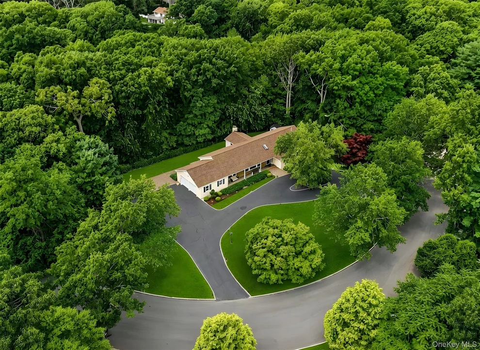 Unit for sale at 10 Williamsburg Drive, Smithtown, NY 11768
