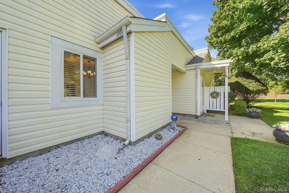 Unit for sale at 1101 Cabot Court N, Smithtown, NY 11780
