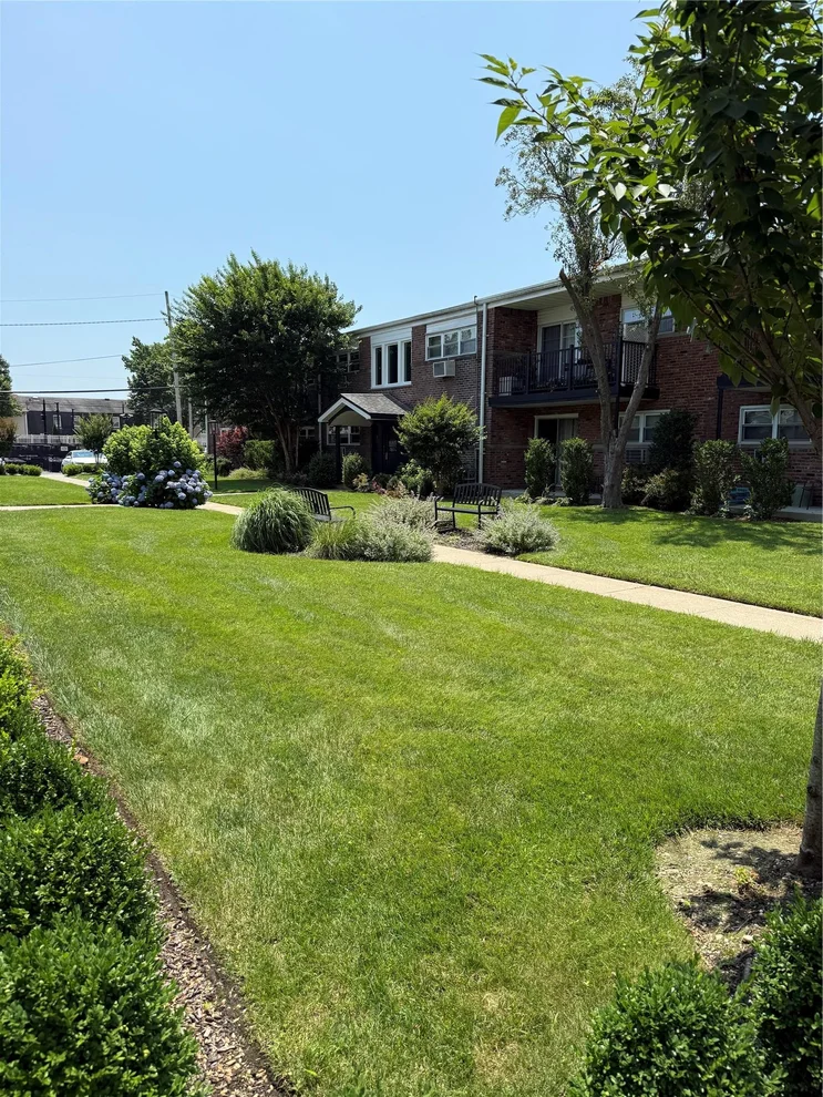 Unit for sale at 18 Ivy Street, Oyster Bay, NY 11735
