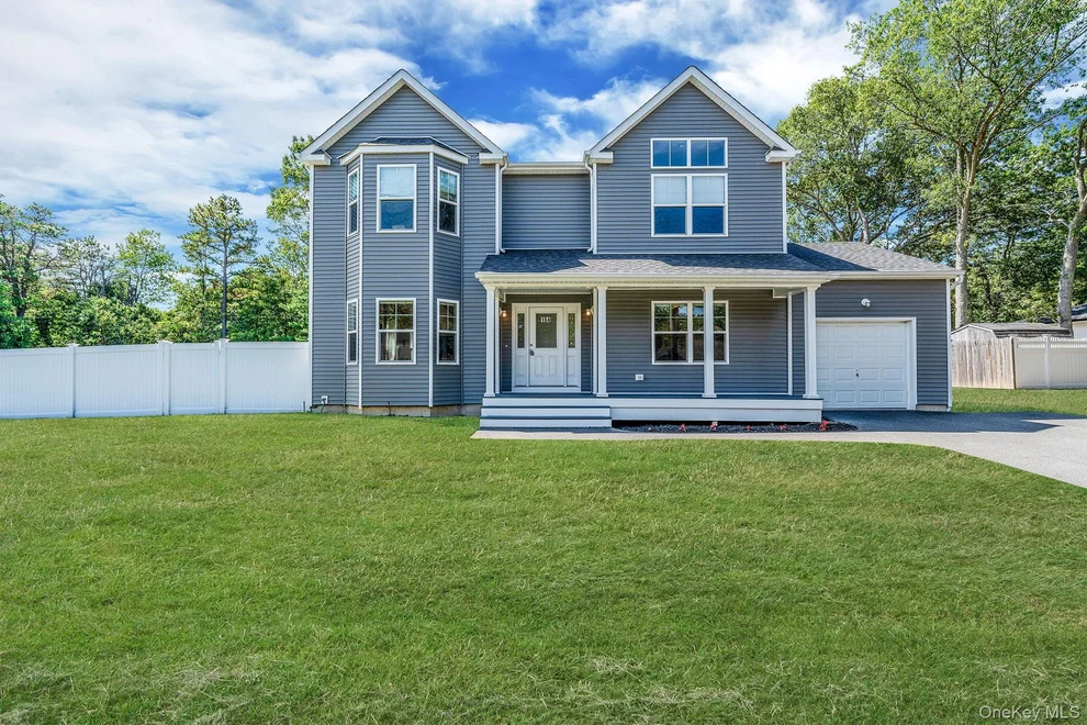Unit for sale at 164 Chestnut Street, Brookhaven, NY 11766