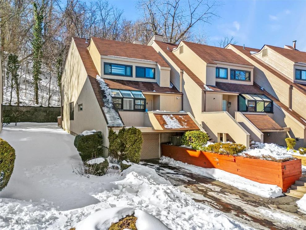 Unit for sale at 4 John Bean Court, North Hempstead, NY 11050