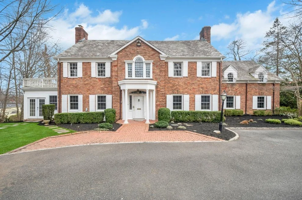 Unit for sale at 85 Station Road, North Hempstead, NY 11023