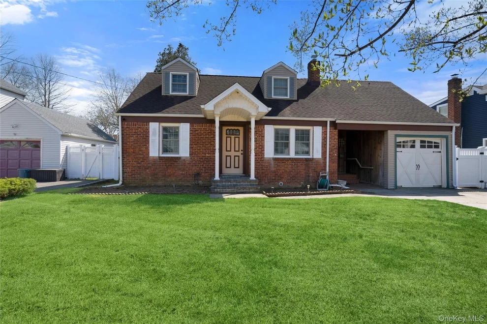 Unit for sale at 146 Ontario Avenue, Oyster Bay, NY 11758