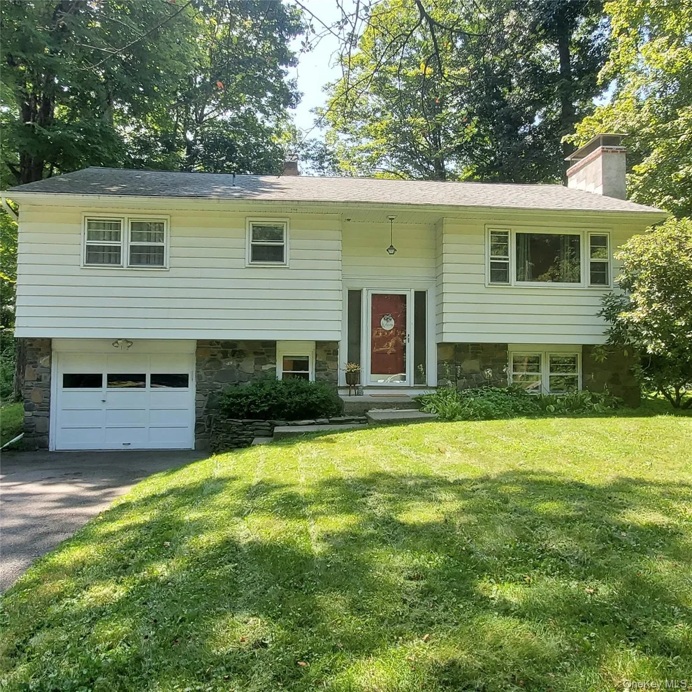 Unit for sale at 163 Roosevelt Road, Hyde Park, NY 12538