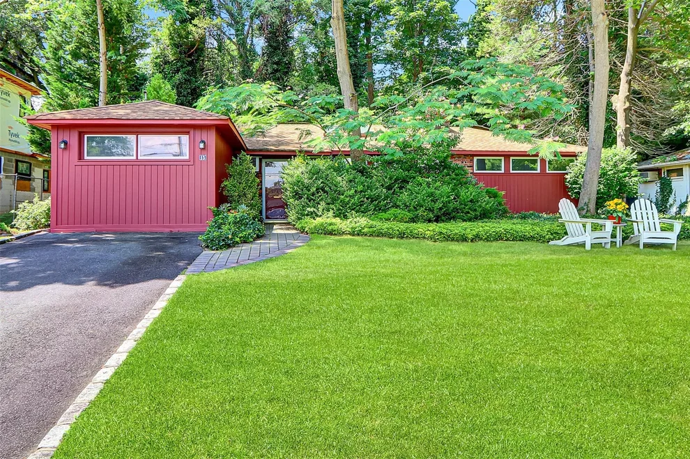 Unit for sale at 15 Wellington Road, North Hempstead, NY 11548