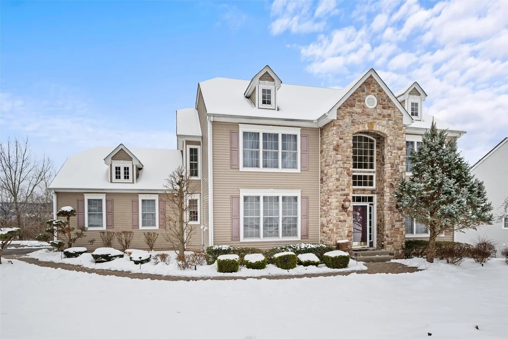 Unit for sale at 20 Heather Ridge, Woodbury, NY 10930