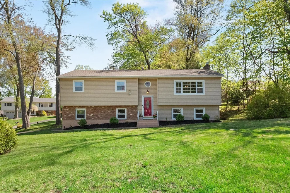 Unit for sale at 2 Candlewood Court, Clarkstown, NY 10956