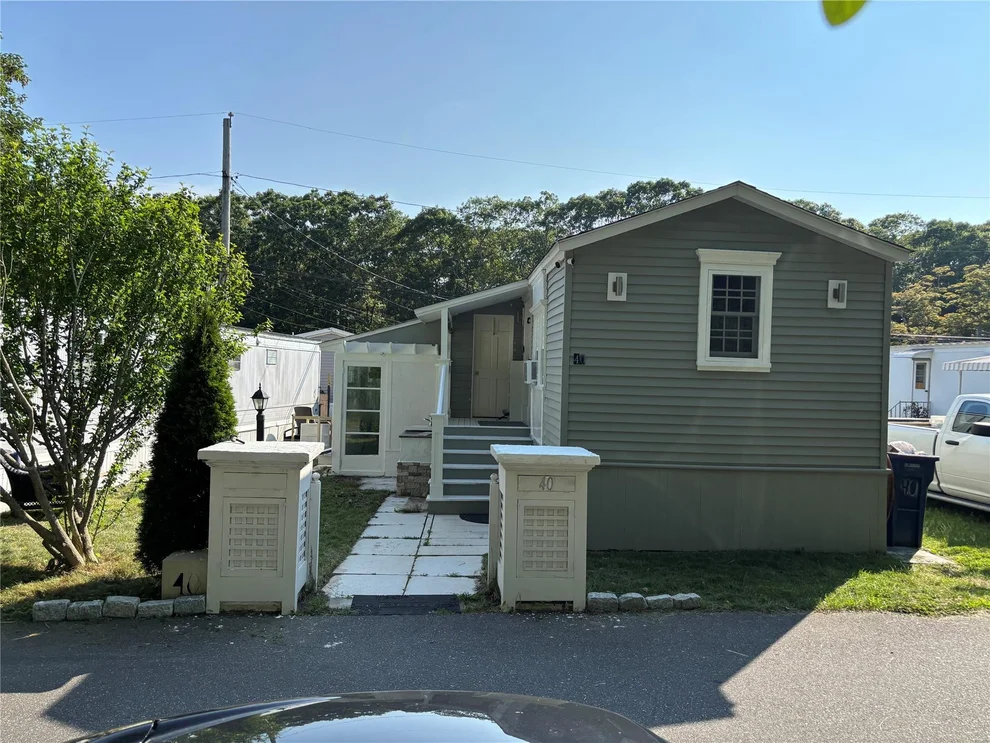 Unit for sale at 620 Montauk Highway, Southampton, NY 11978