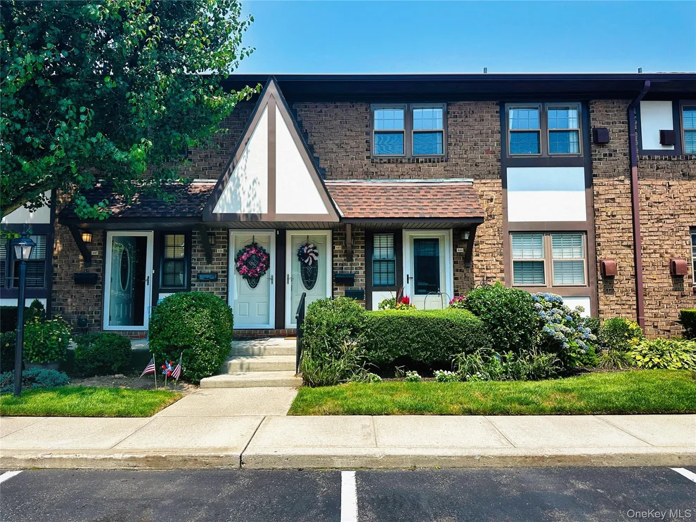 Unit for sale at 445 Mariners Way, Babylon, NY 11726