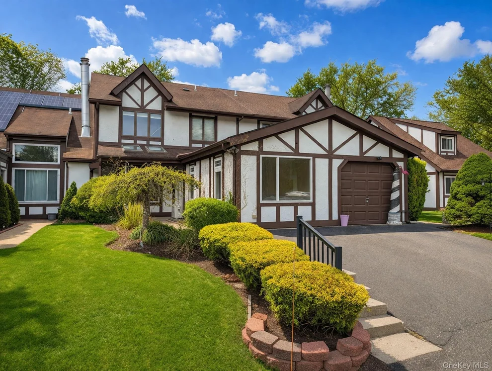 Unit for sale at 11 Amesworth Court, Brookhaven, NY 11953