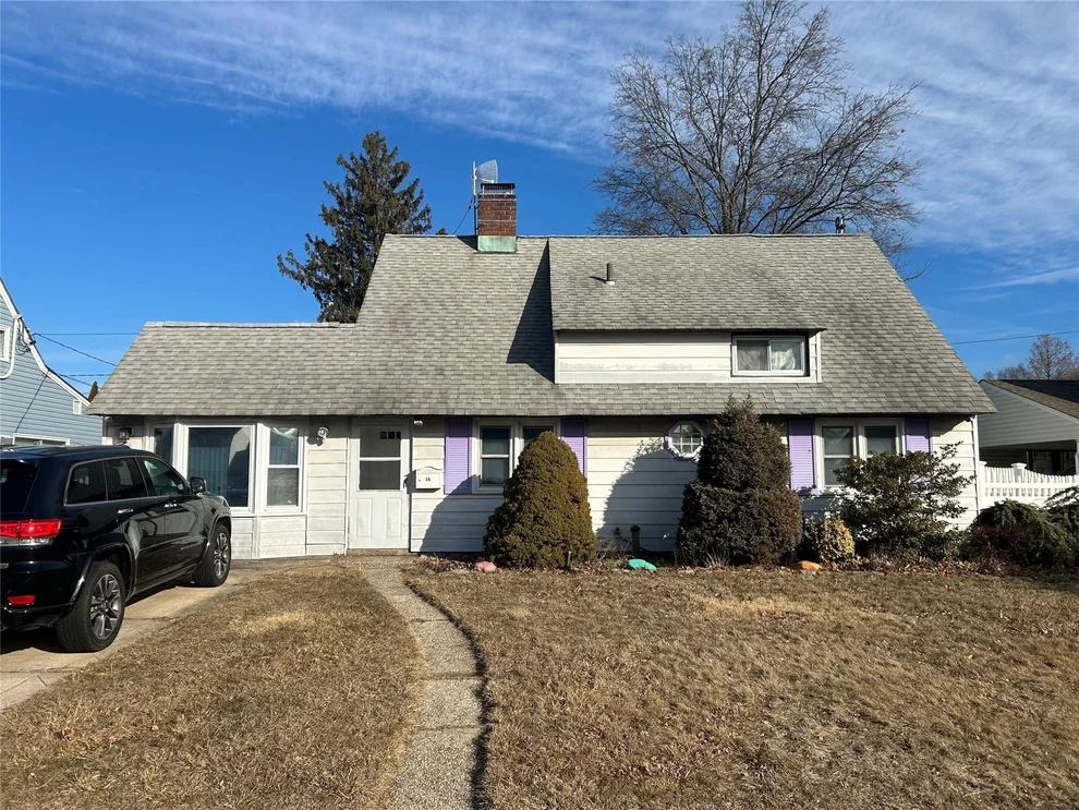 Unit for sale at 36 Rim Lane, Oyster Bay, NY 11801
