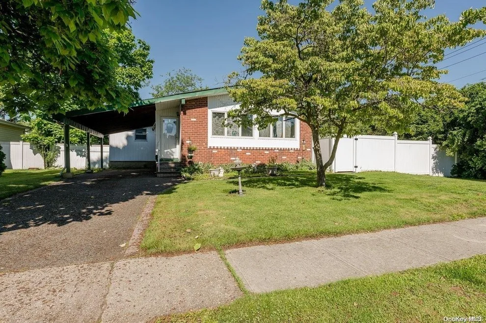 Unit for sale at 3520 Courtney Lane, Oyster Bay, NY 11714