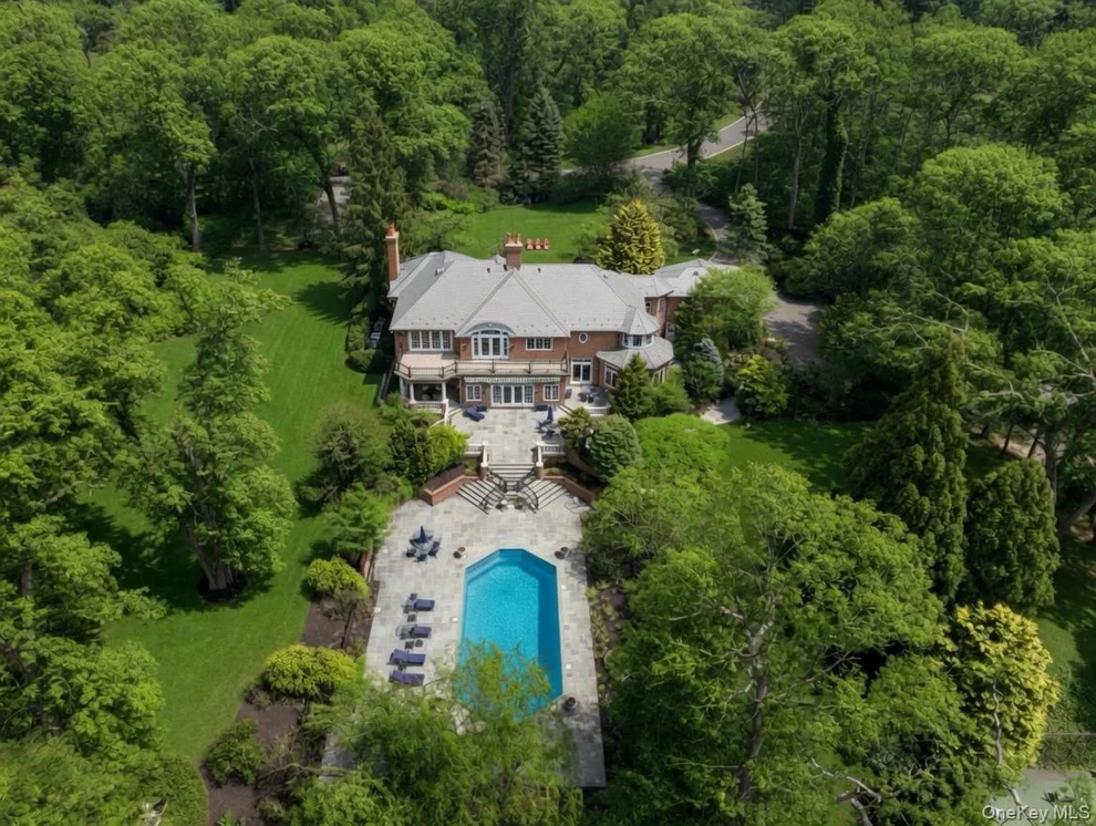 Unit for sale at 38 Ormond Park Road, Oyster Bay, NY 11545
