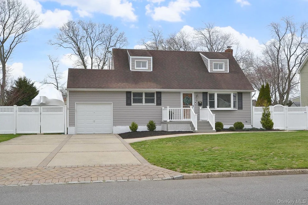 Unit for sale at 7 Katherine Place, Islip, NY 11769