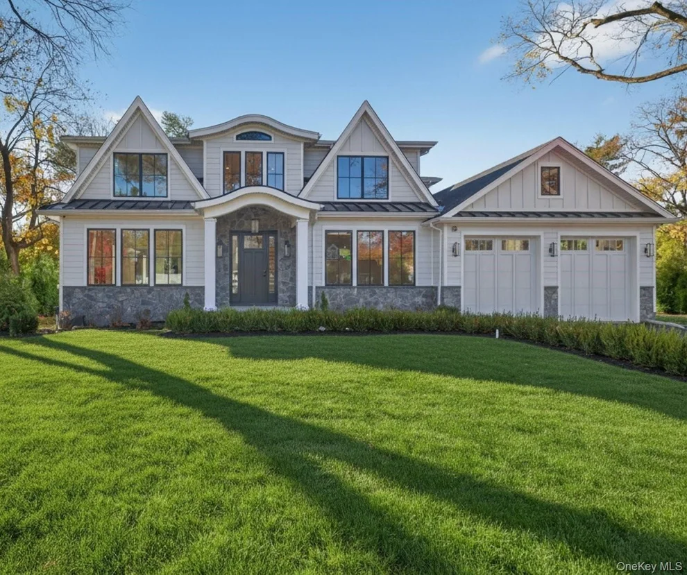 Unit for sale at 150 Milburn Lane, North Hempstead, NY 11577