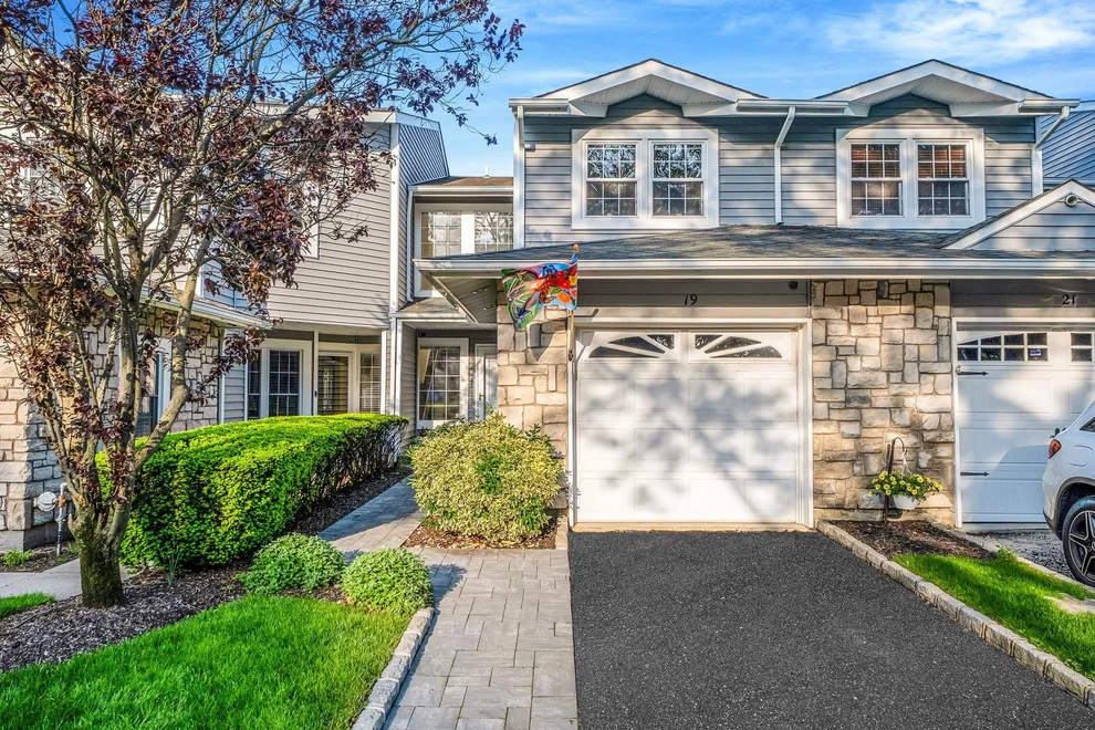 Unit for sale at 19 Hampshire Court, Islip, NY 11741