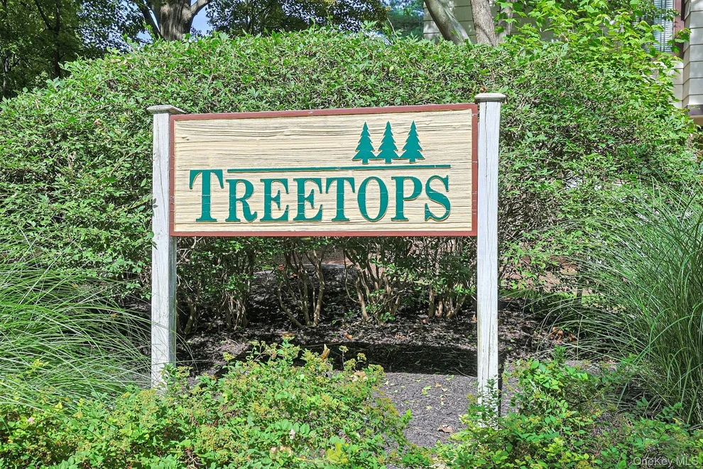 Unit for sale at 279 Treetop Circle, Clarkstown, NY 10954