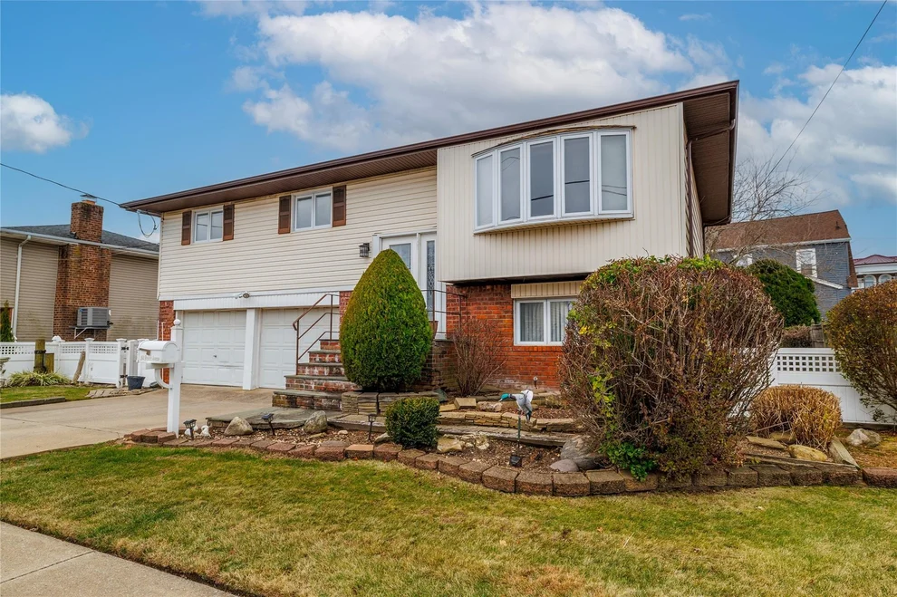 Unit for sale at 264 Branch Avenue, Hempstead, NY 11520