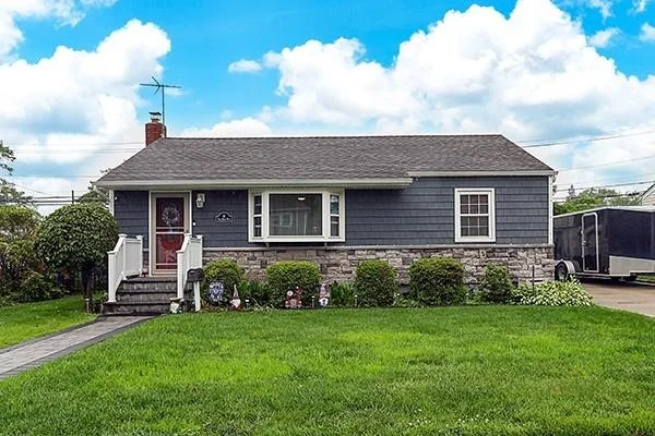 Unit for sale at 16 Ford Drive W, Oyster Bay, NY 11758