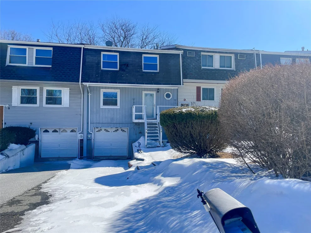 Unit for sale at 7 Old Anvil Lane, Middletown, NY 10940