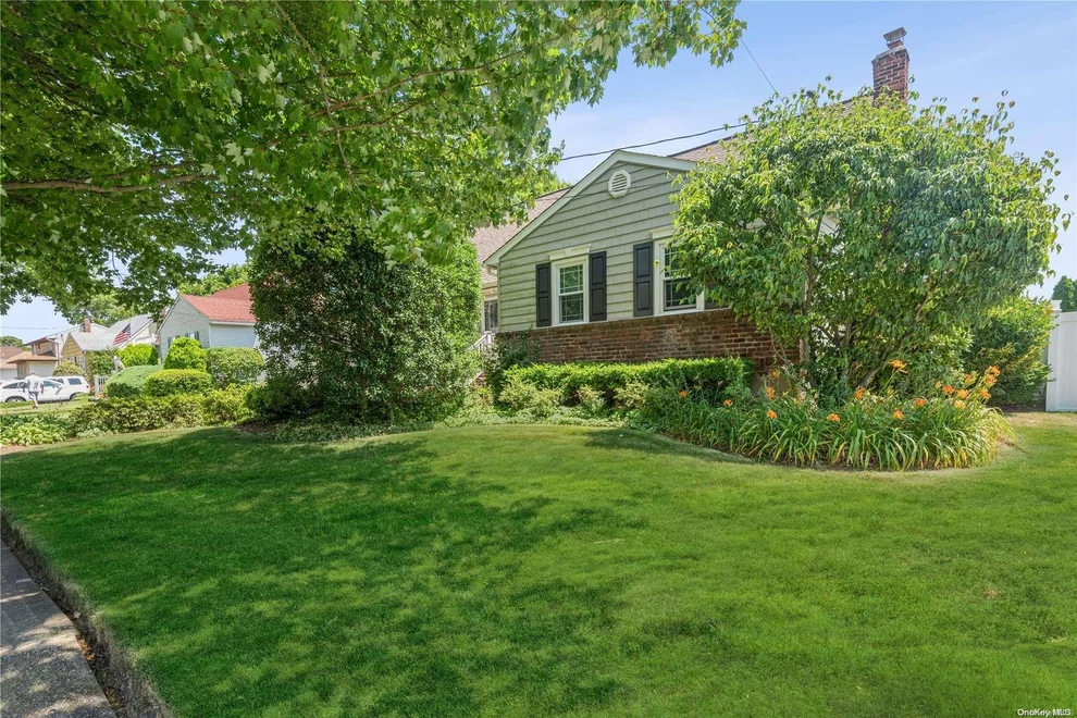 Unit for sale at 583 Center Dyre Avenue, Islip, NY 11795