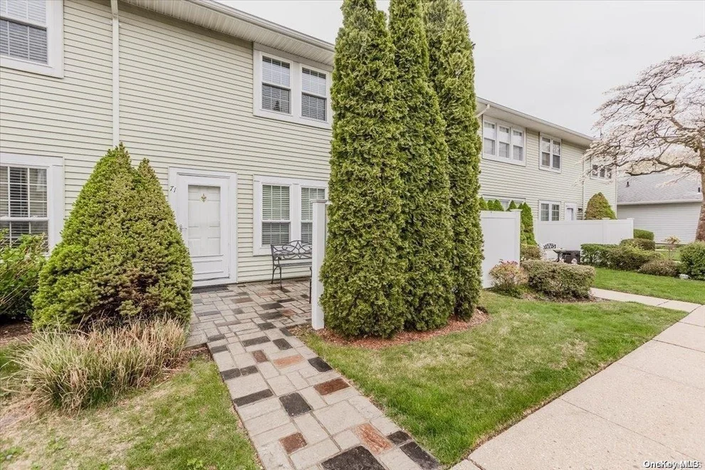 Unit for sale at 71 Whalers Cove, Babylon, NY 11702