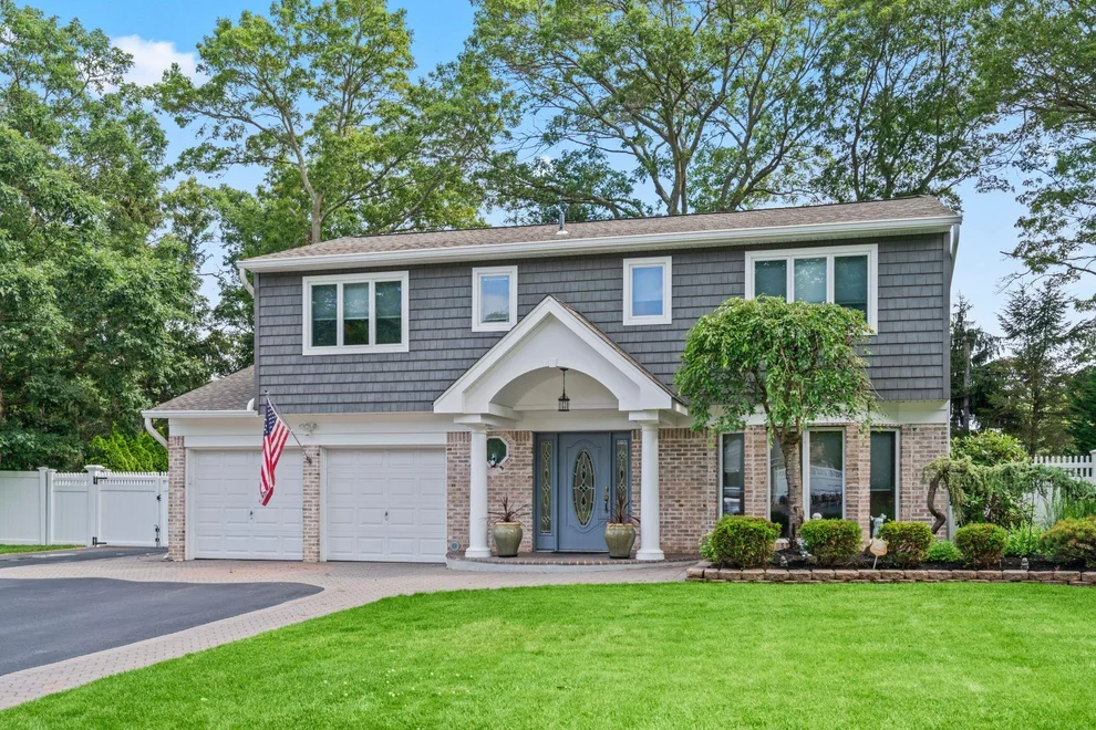 Unit for sale at 20 Tulipwood Drive, Smithtown, NY 11725