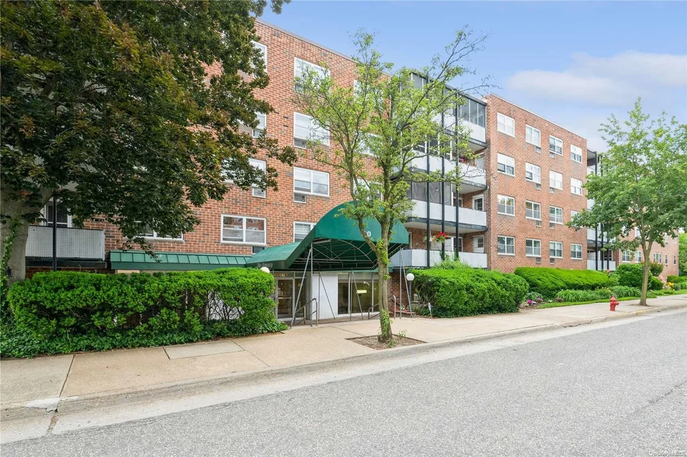 Unit for sale at 100 Lincoln, North Hempstead, NY 11501