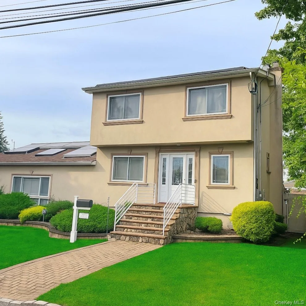 Unit for sale at 17 Hawthorne Street, Babylon, NY 11729
