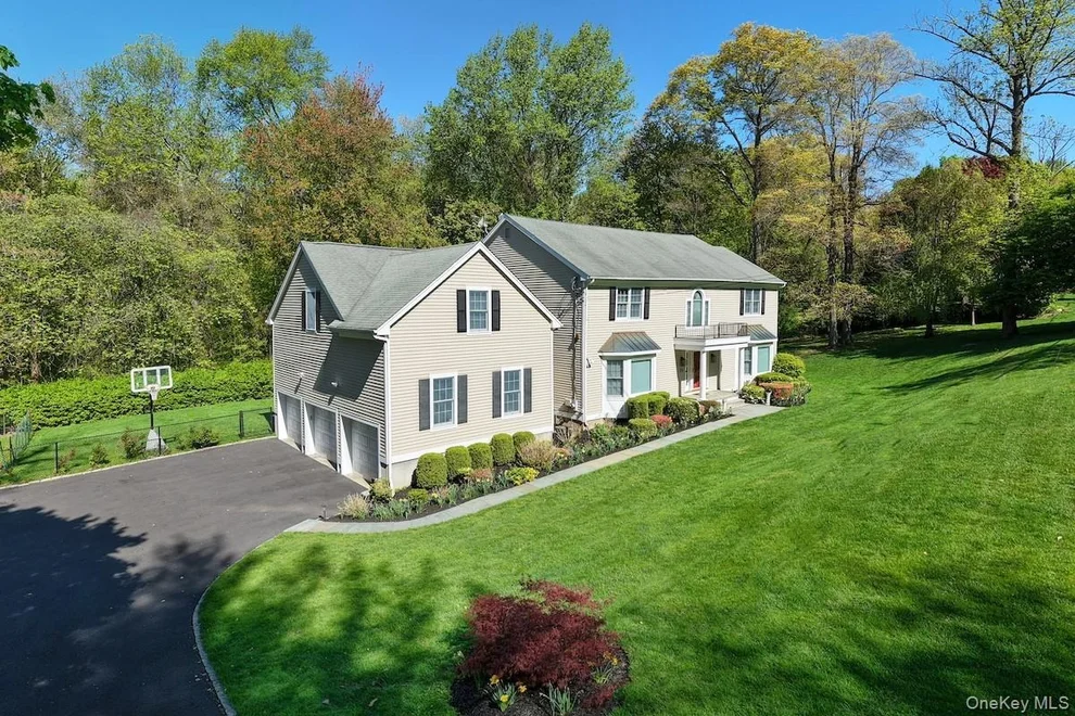 Unit for sale at 23 Round Hill Road, Greenburgh, NY 10583