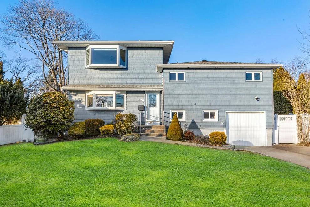 Unit for sale at 128 John Street, Oyster Bay, NY 11758