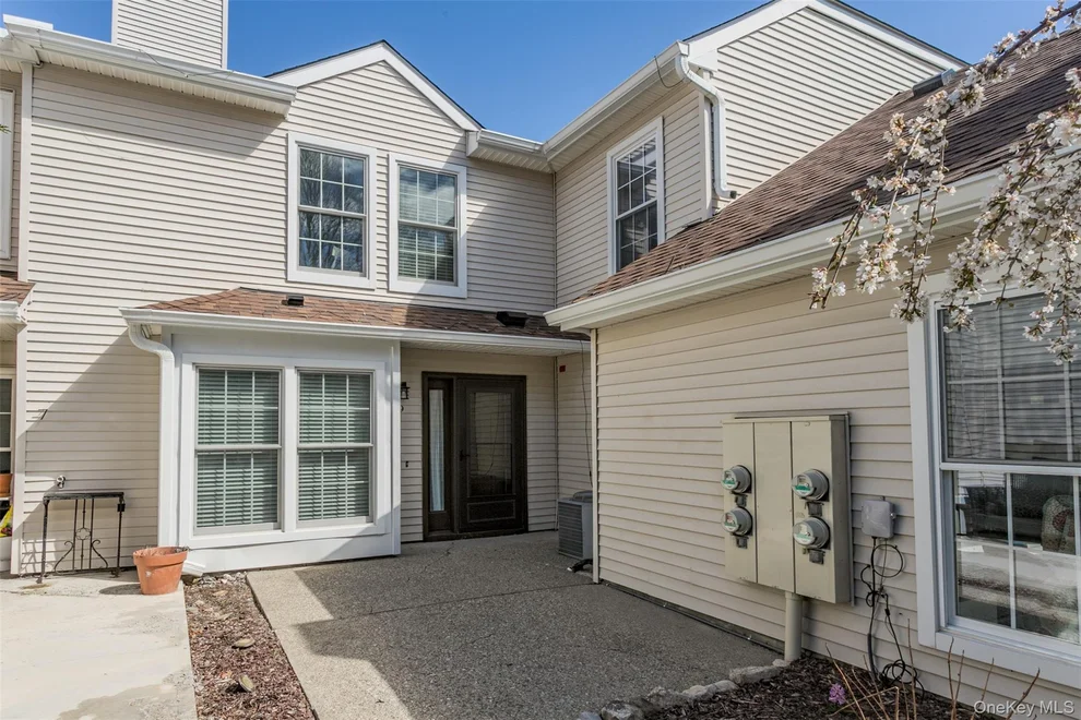 Unit for sale at 9 Olde Wagon Road, Warwick (Town), NY 10990