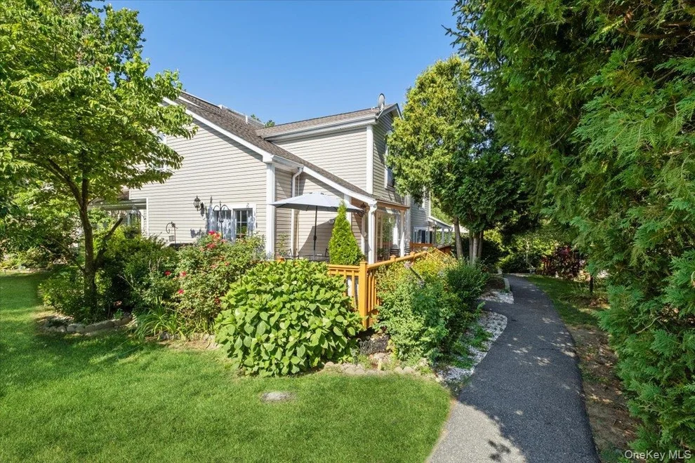 Unit for sale at 55 Pembrooke Court, Putnam Valley, NY 10579