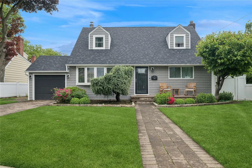 Unit for sale at 203 Division Avenue, Oyster Bay, NY 11801