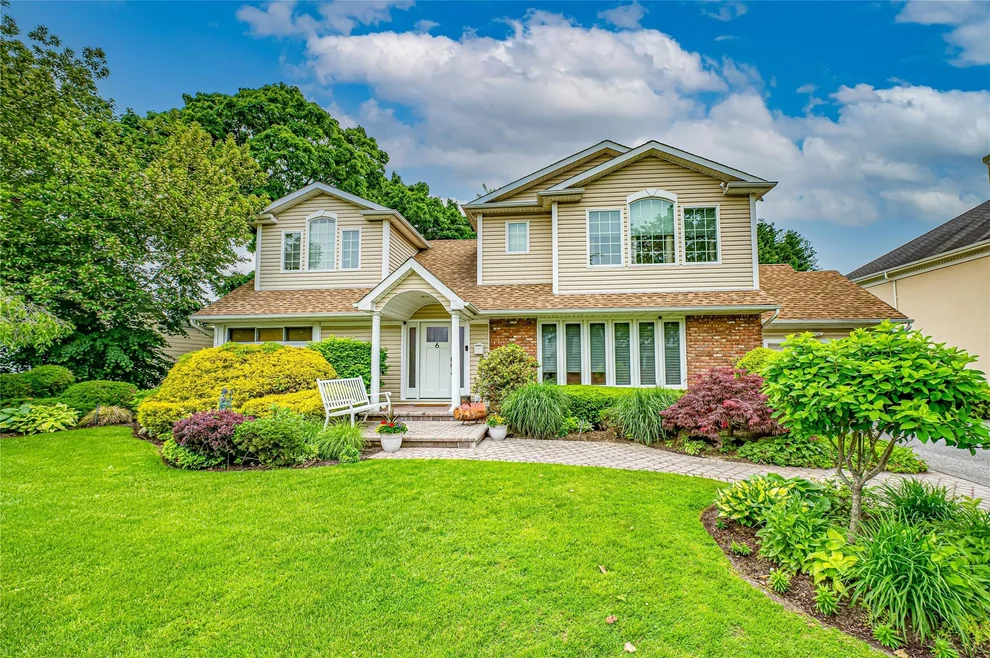 Unit for sale at 6 Deering Lane, Hempstead, NY 11518
