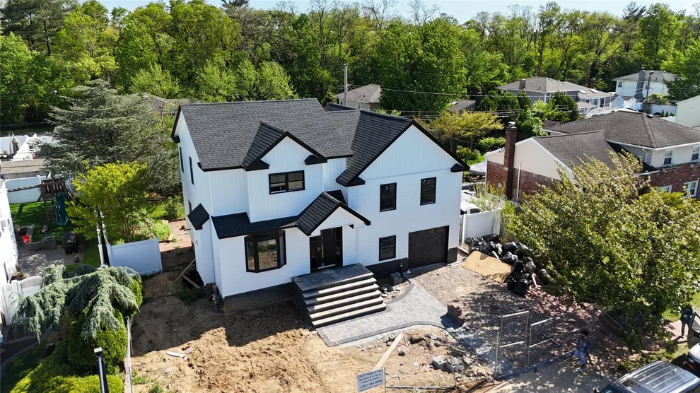 Unit for sale at 38 Grant Street, Oyster Bay, NY 11735